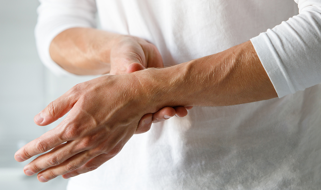 8 Early Signs & Symptoms of Rheumatoid Arthritis