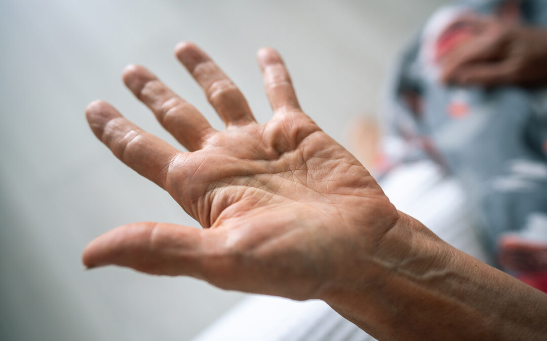 Early Signs of Parkinson’s Disease – 10 Symptoms & When to See a Neurologist