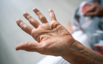 Early Signs of Parkinson’s Disease – 10 Symptoms & When to See a Neurologist